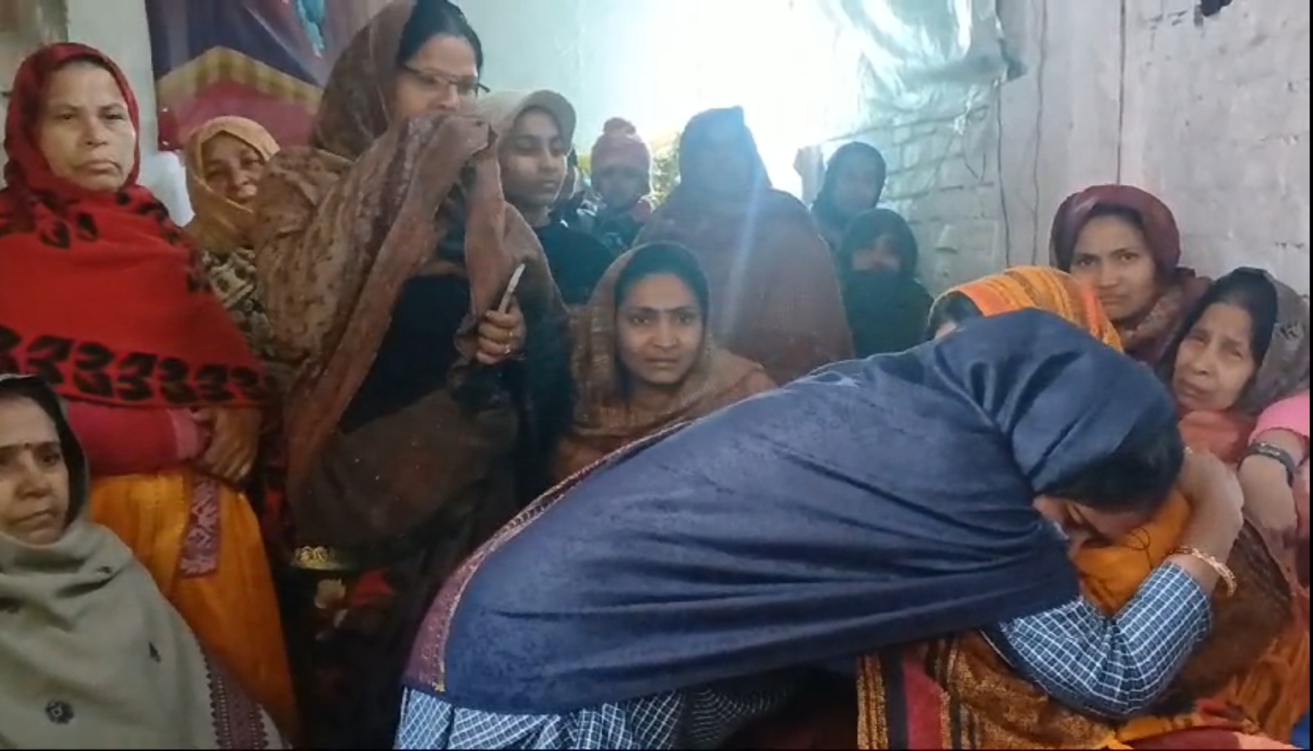 घटना के बाद विलाप करते परिजन घटना के बाद विलाप करते परिजन