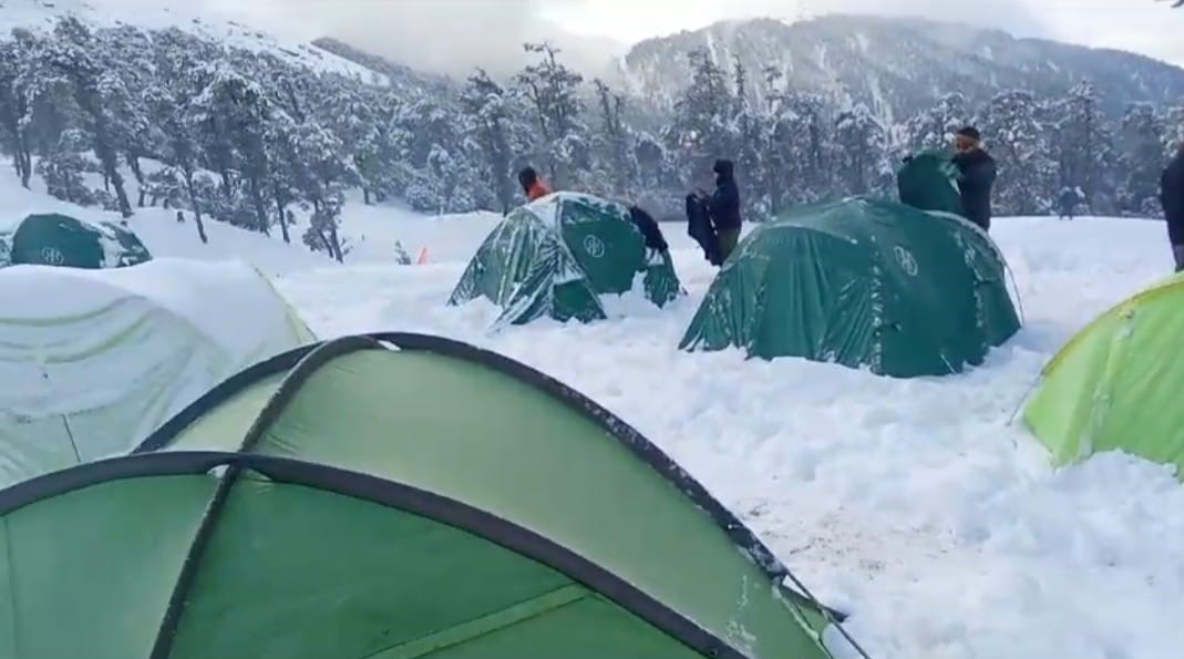 देवाल के भेकलताल व ब्रहमताल में बढ़ी पर्यटकों की तादात। देवाल के भेकलताल व ब्रहमताल में बढ़ी पर्यटकों की तादात।
