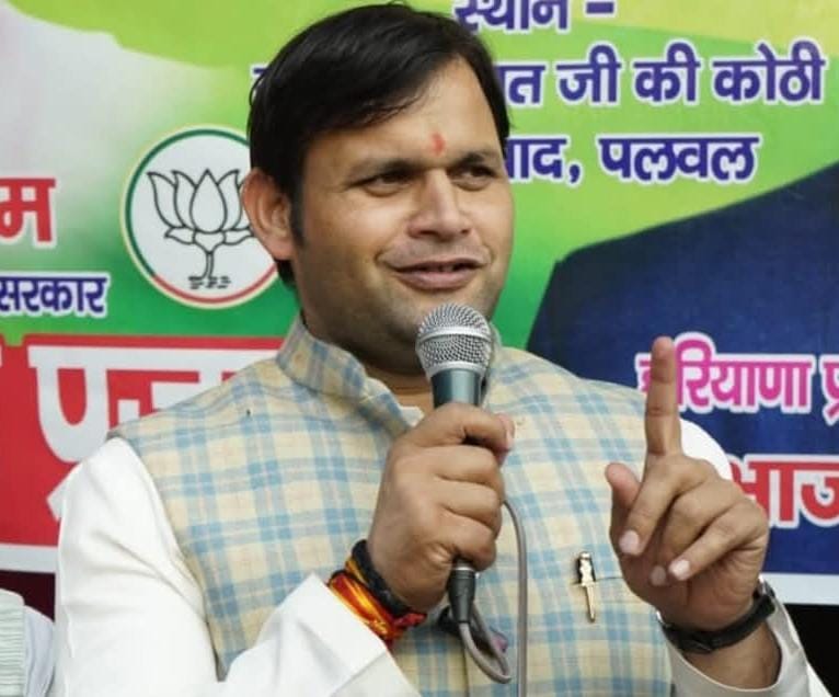 शहर की दीवारों पर पेंटिंग के जरिये छापी जाएगी ऐतिहासिक धरोहरों की तस्वीर : गौरव गौतम शहर की दीवारों पर पेंटिंग के जरिये छापी जाएगी ऐतिहासिक धरोहरों की तस्वीर : गौरव गौतम