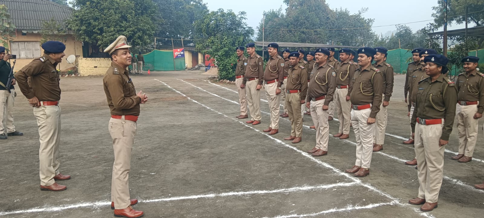 परेड का निरीक्षण करते एसपी अजय कुमारपरेड का निरीक्षण करते एसपी अजय कुमार