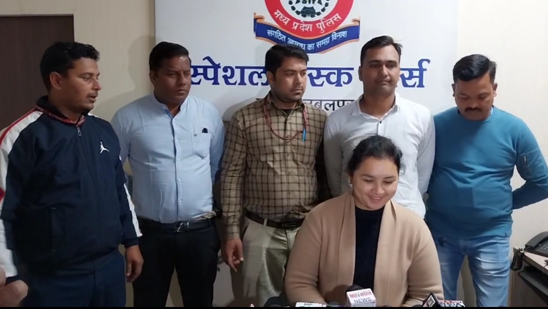 जबलपुर एसटीएफ की बड़ी कार्रवाई फर्जी दस्तावेजों से वाहन फाइनेंस कराने वाले दबोचे जबलपुर एसटीएफ की बड़ी कार्रवाई फर्जी दस्तावेजों से वाहन फाइनेंस कराने वाले दबोचे