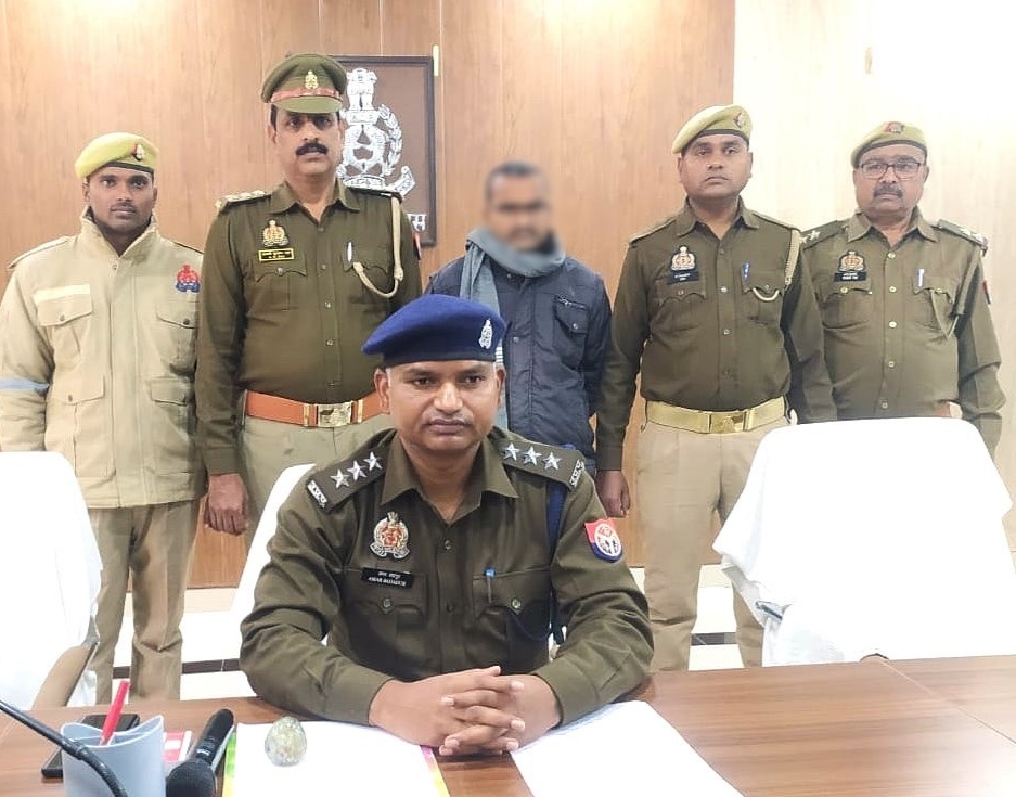 50 लाख का गांजा और लग्जरी कार संग तस्कर गिरफ्तार 50 लाख का गांजा और लग्जरी कार संग तस्कर गिरफ्तार
