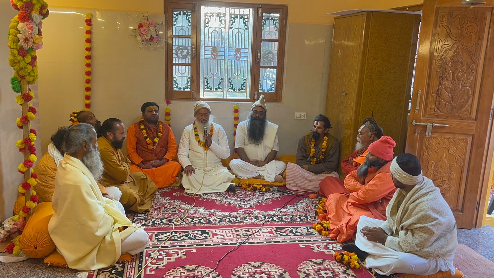 धर्म के प्रकाश के लिए ईश्वर ने धर्म के प्रकाश के लिए ईश्वर ने