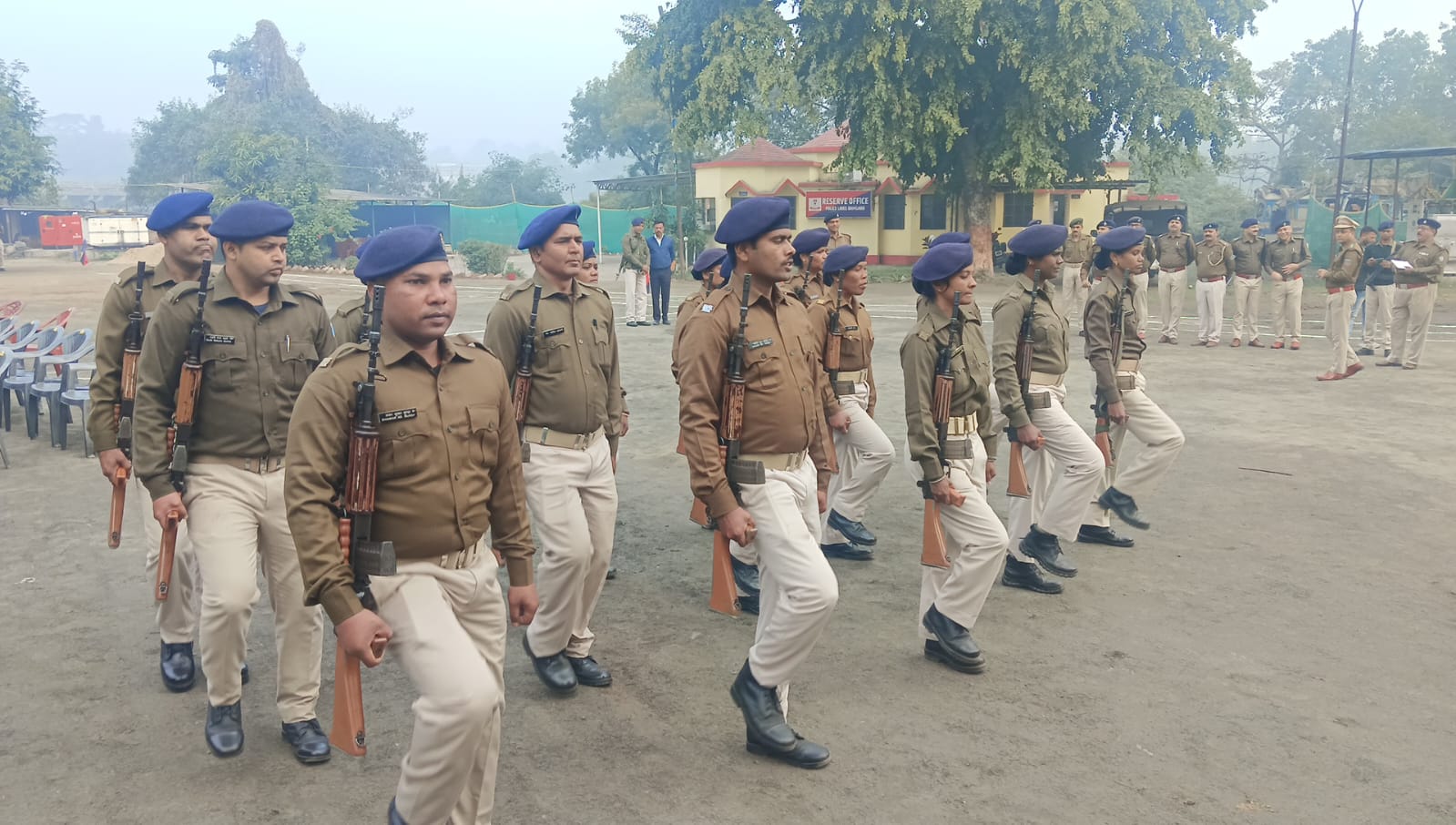 परेड में शामिल जवान