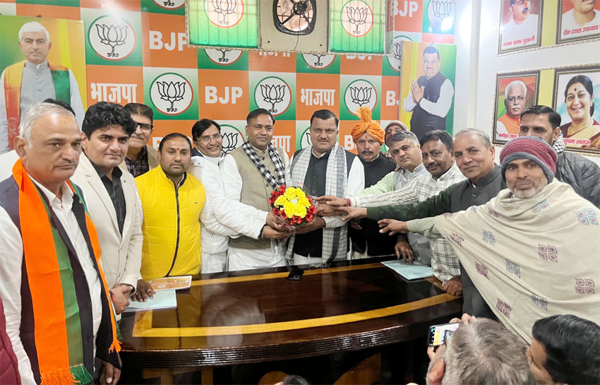30 Snp-4 सोनीपत: निशांत छाैक्कर का स्वागत करते हुए भाजपा के कार्यसमिति सदस्य प्रदीप सांगवान 30 Snp-4 सोनीपत: निशांत छाैक्कर का स्वागत करते हुए भाजपा के कार्यसमिति सदस्य प्रदीप सांगवान
