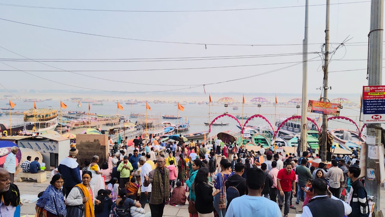 सोमवती अमावस्या पर गंगा स्नान के लिए घाट पर पहुंचे श्रद्धालु: फोटो बच्चा गुप्ता सोमवती अमावस्या पर गंगा स्नान के लिए घाट पर पहुंचे श्रद्धालु: फोटो बच्चा गुप्ता