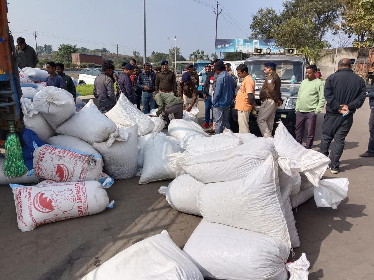 पुलिस द्वारा जप्त किया गया डोडा पुलिस द्वारा जप्त किया गया डोडा