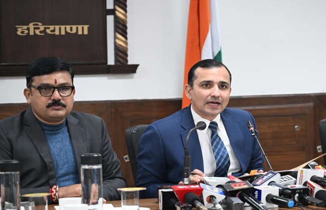 हरियाणा कर्मचारी चयन आयाेग के अध्यक्ष हिम्मत सिंह मीडिया से बातचीत करते हुए हरियाणा कर्मचारी चयन आयाेग के अध्यक्ष हिम्मत सिंह मीडिया से बातचीत करते हुए