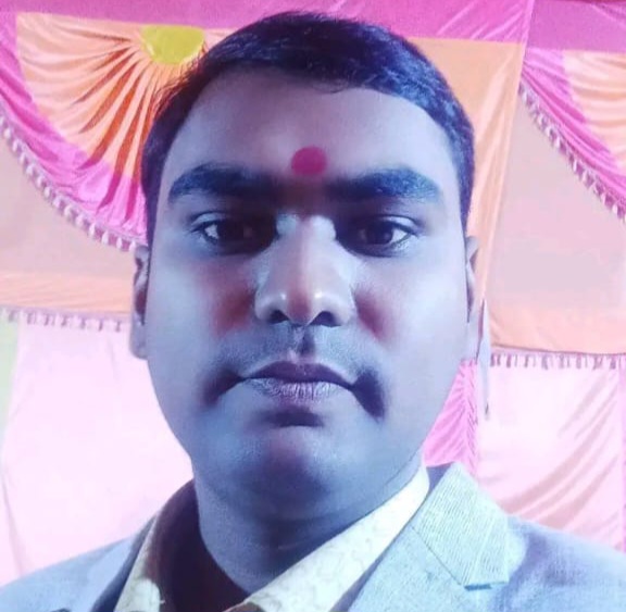 मृतक कुबेर पांडेय का फाइल फोटो मृतक कुबेर पांडेय का फाइल फोटो