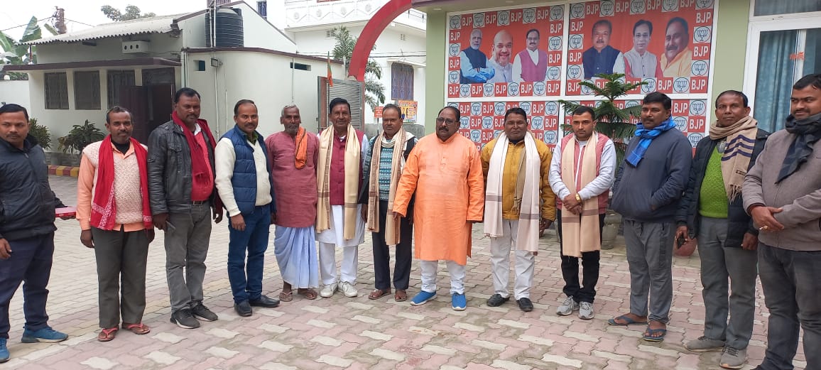 नवनिर्वाचित भाजपा मंडल अध्यक्षों को विधायक ने किया सम्मानित, पार्टी की मजबूती पर हुई चर्चा। नवनिर्वाचित भाजपा मंडल अध्यक्षों को विधायक ने किया सम्मानित, पार्टी की मजबूती पर हुई चर्चा।