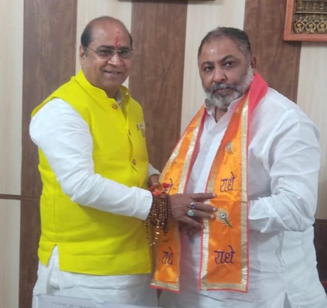 उत्तर प्रदेश परिवहन मंत्री के साथ विधायक मैथानी उत्तर प्रदेश परिवहन मंत्री के साथ विधायक मैथानी