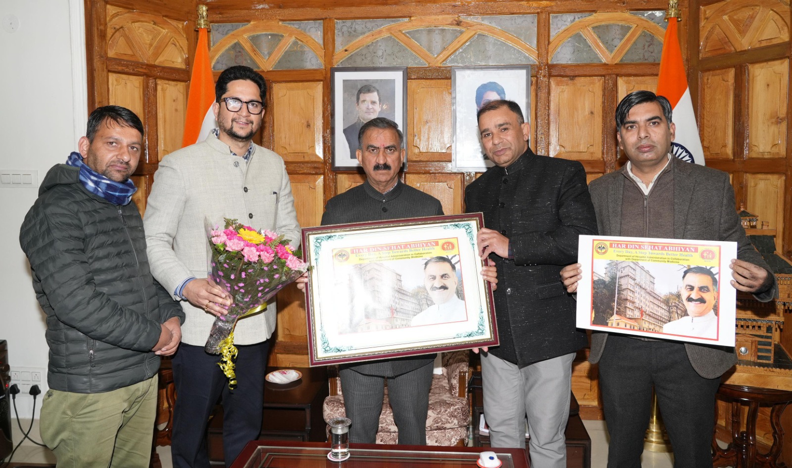 मुख्यमंत्री अभियान की शुरूआत करते मुख्यमंत्री अभियान की शुरूआत करते