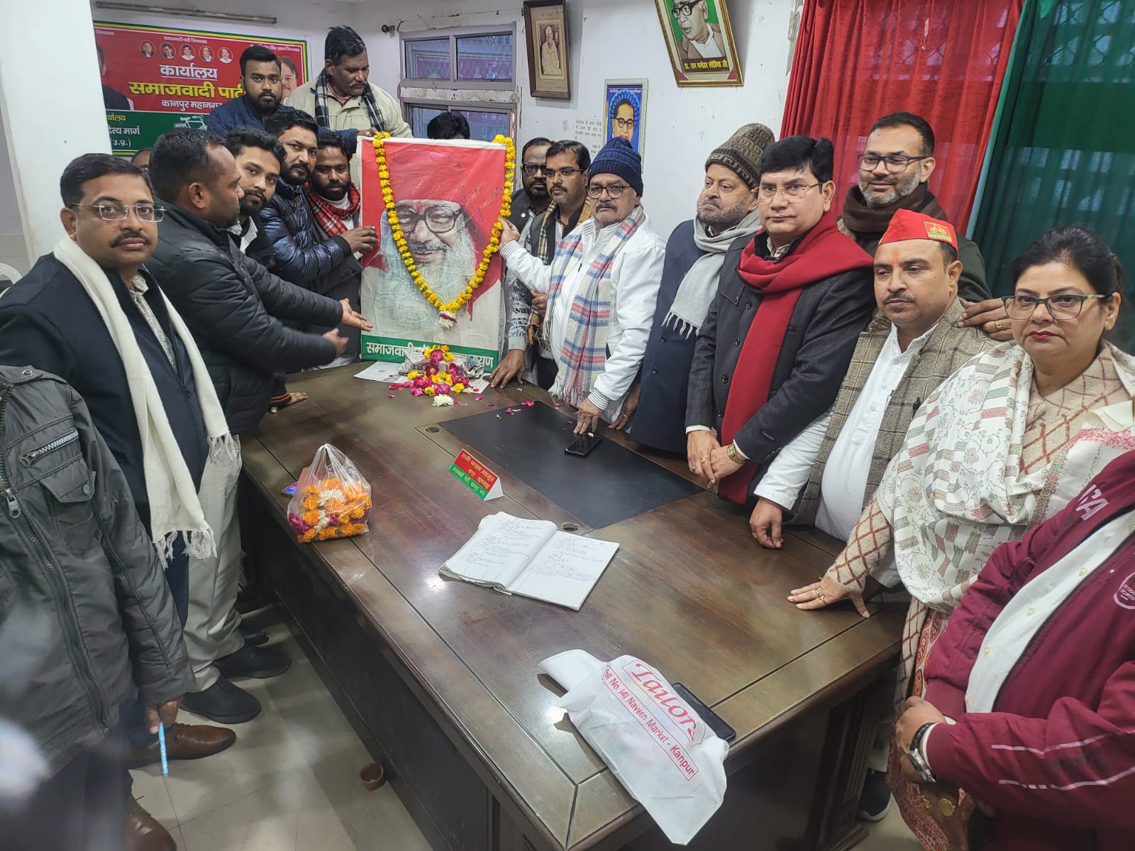 कार्यक्रम के दौरान सपाई कार्यक्रम के दौरान सपाई