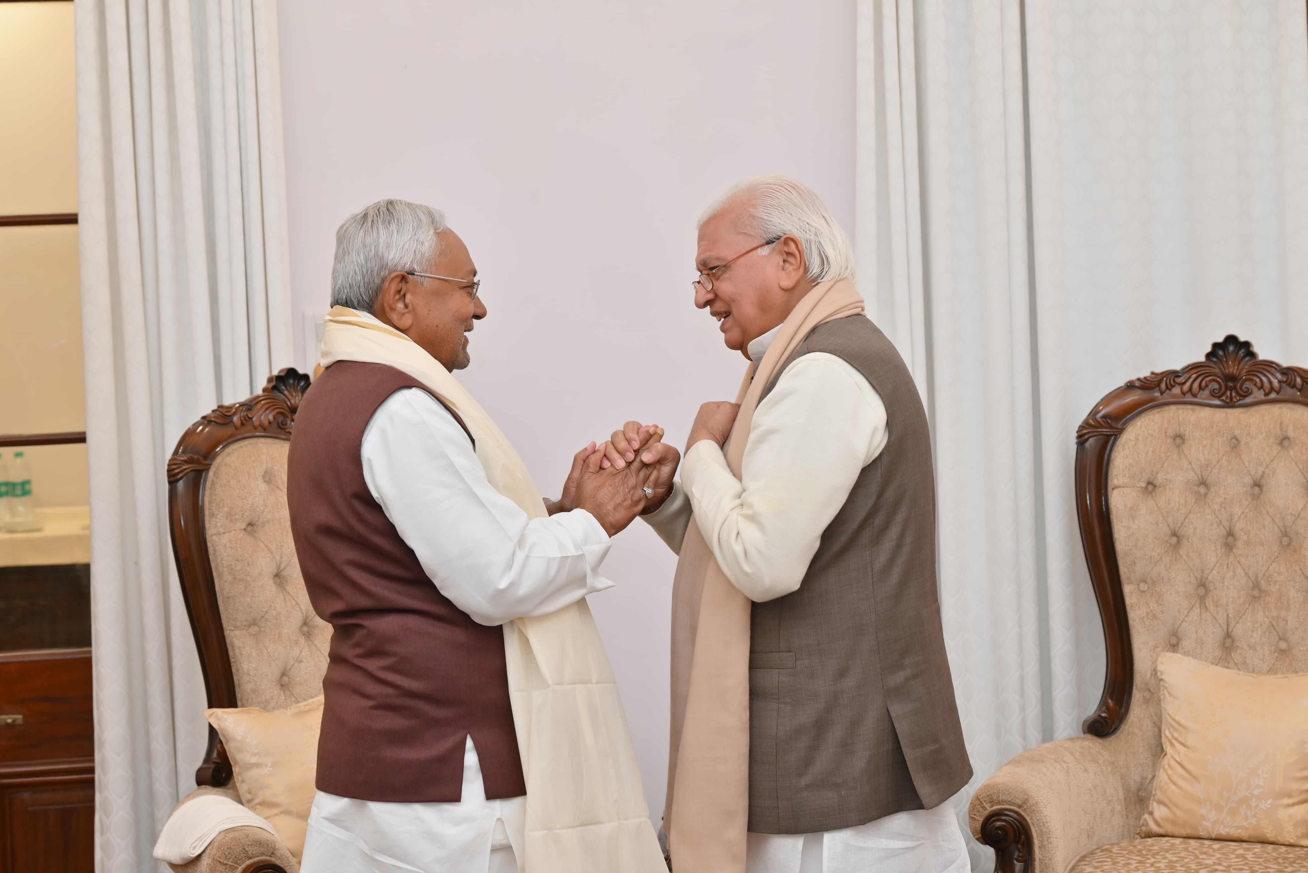 मुख्यमंत्री ने राज्यपाल आरिफ मोहम्मद खान से की मुलाकात