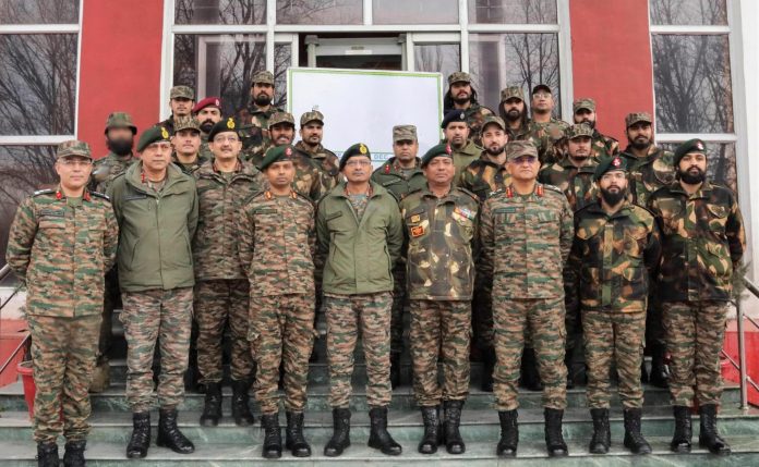 सेना कमांडर ने सभी रैंकों से आतंकवाद विरोधी अभियानों के संचालन में व्यावसायिकता बनाए रखने का किया आह्वान सेना कमांडर ने सभी रैंकों से आतंकवाद विरोधी अभियानों के संचालन में व्यावसायिकता बनाए रखने का किया आह्वान