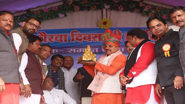 उज्जैन : बैरवा जयंती कार्यक्रम में मुख्यमंत्री ने कहा, परम संत थे महर्षि बालीनाथ जी उज्जैन : बैरवा जयंती कार्यक्रम में मुख्यमंत्री ने कहा, परम संत थे महर्षि बालीनाथ जी