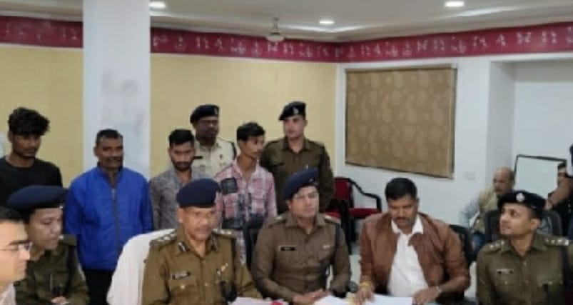 दोहरे हत्याकांड का खुलासा करते हुए वरिष्ठ पुलिस अधीक्षक डॉ. लाल उमेद सिंह दोहरे हत्याकांड का खुलासा करते हुए वरिष्ठ पुलिस अधीक्षक डॉ. लाल उमेद सिंह