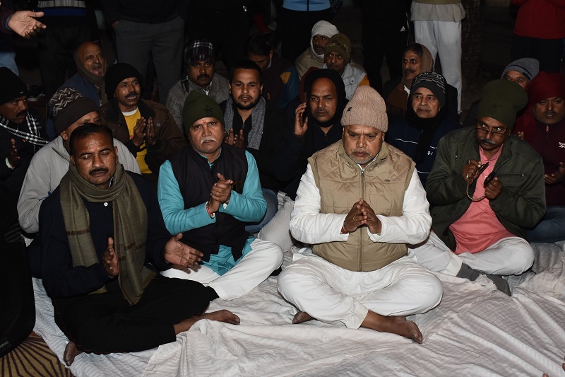 ऊर्जा मंत्री तोमर राम धुन का वाचन करते हुए ऊर्जा मंत्री तोमर राम धुन का वाचन करते हुए