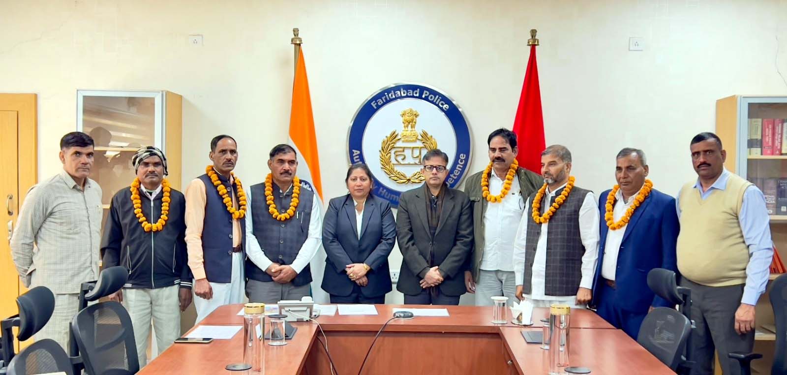 पुलिस कर्मचारियों को विदाई देते पुलिस उपायुक्त मुख्यालय अभिषेक जोरवार व अन्य पुलिस कर्मचारियों को विदाई देते पुलिस उपायुक्त मुख्यालय अभिषेक जोरवार व अन्य