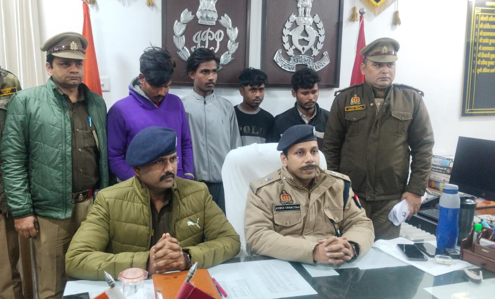 प्रेस वार्ता कर मामले की जानकारी देते डीसीपी क्राइम प्रेस वार्ता कर मामले की जानकारी देते डीसीपी क्राइम