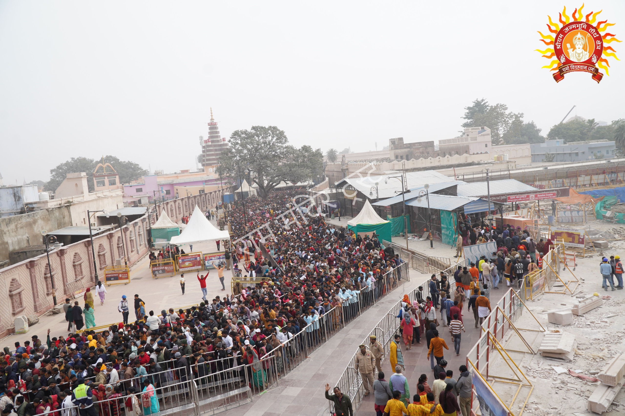 श्री राम जन्मभूमि मंदिर में राम लला को माथा टेकने पहुंचे लाखों श्रद्धालु श्री राम जन्मभूमि मंदिर में राम लला को माथा टेकने पहुंचे लाखों श्रद्धालु