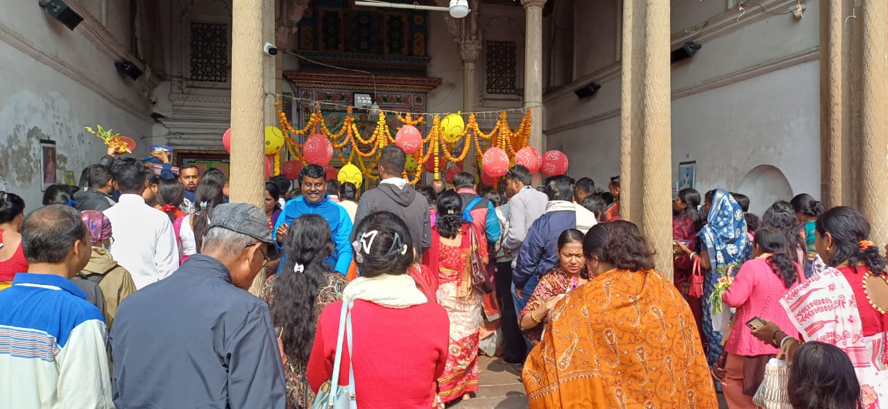 हंसेश्वरी मंदिर में अंग्रेजी नववर्ष के पहले दिन उमड़ी भीड़, विदेशी सैलानी भी पहुंचे मंदिर हंसेश्वरी मंदिर में अंग्रेजी नववर्ष के पहले दिन उमड़ी भीड़, विदेशी सैलानी भी पहुंचे मंदिर