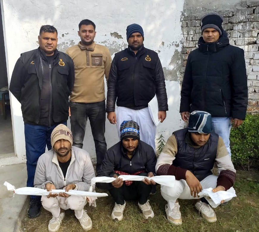 पुलिस द्वारा गिरफ्तार किए गए आरोपीगण पुलिस द्वारा गिरफ्तार किए गए आरोपीगण
