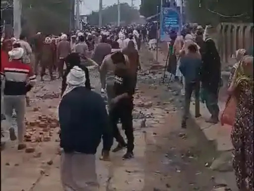 Palwal: 5 injured, including 3 women, vandalized vehicles and looted Rs 3.70 lakh Palwal: 5 injured, including 3 women, vandalized vehicles and looted Rs 3.70 lakh
