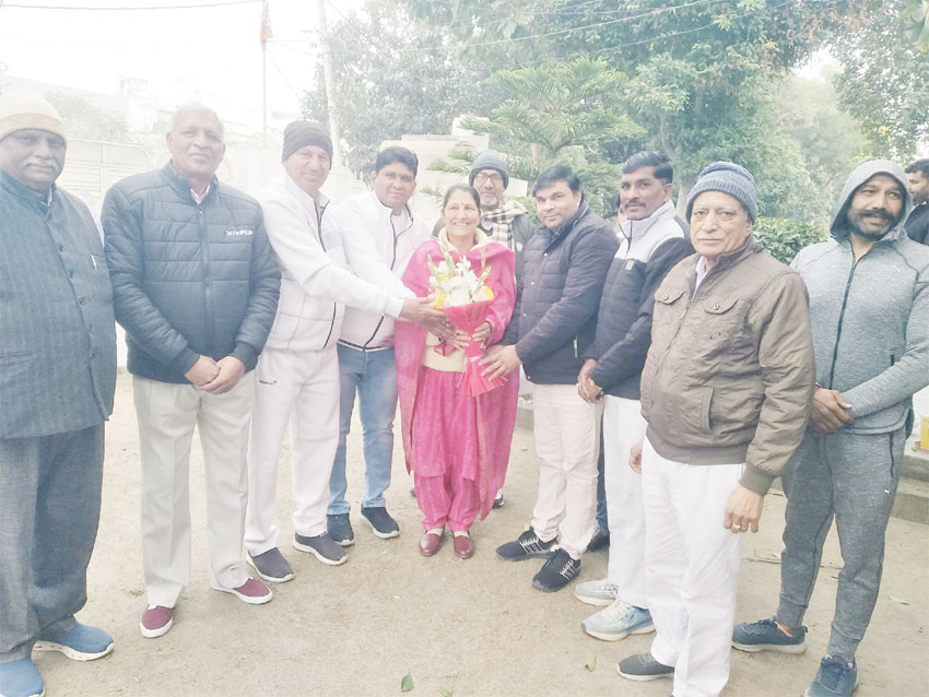 1 Snp-2 सोनीपत: राई हलके के विभिन्न गांवों के सरपंच विधायक कृष्णा गहलावत से मुलाकात करते हुए। 1 Snp-2 सोनीपत: राई हलके के विभिन्न गांवों के सरपंच विधायक कृष्णा गहलावत से मुलाकात करते हुए।
