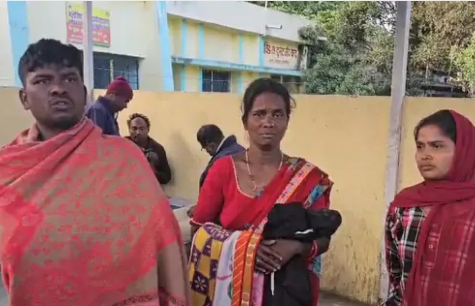 मृतक के परिजन। मृतक के परिजन।
