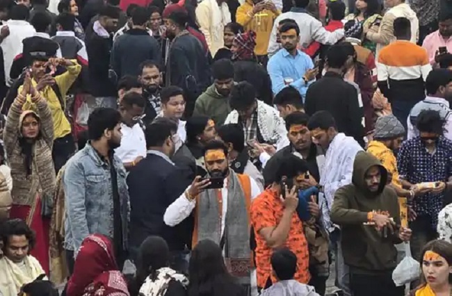 महाकाल मंदिर में उमड़ी भीड़ महाकाल मंदिर में उमड़ी भीड़