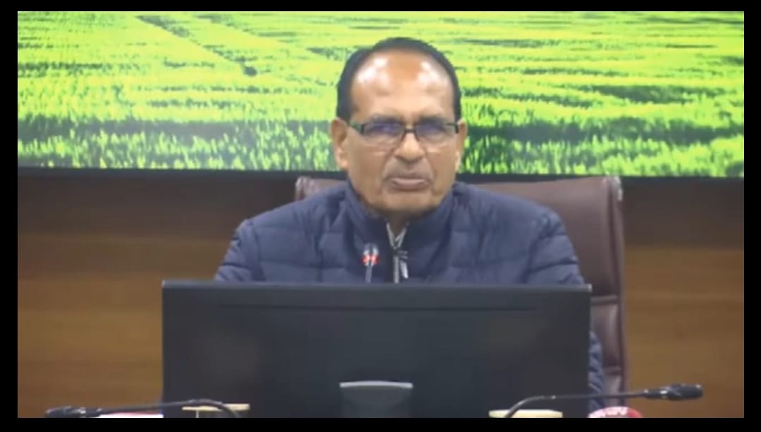 शिवराज सिंह प्रेसवार्ता को संबोधित करते हुए शिवराज सिंह प्रेसवार्ता को संबोधित करते हुए