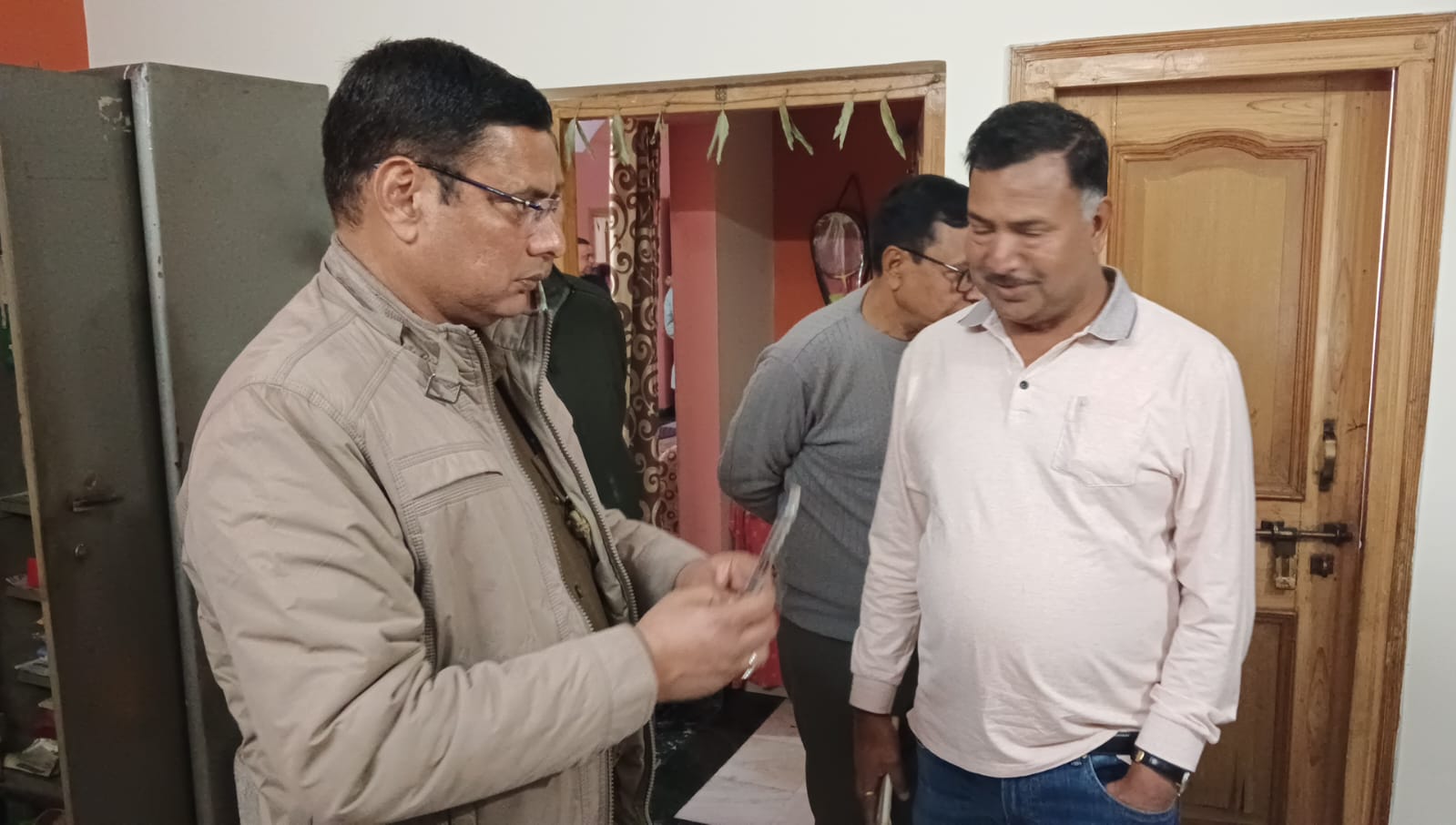 जांच करती पुलिस जांच करती पुलिस