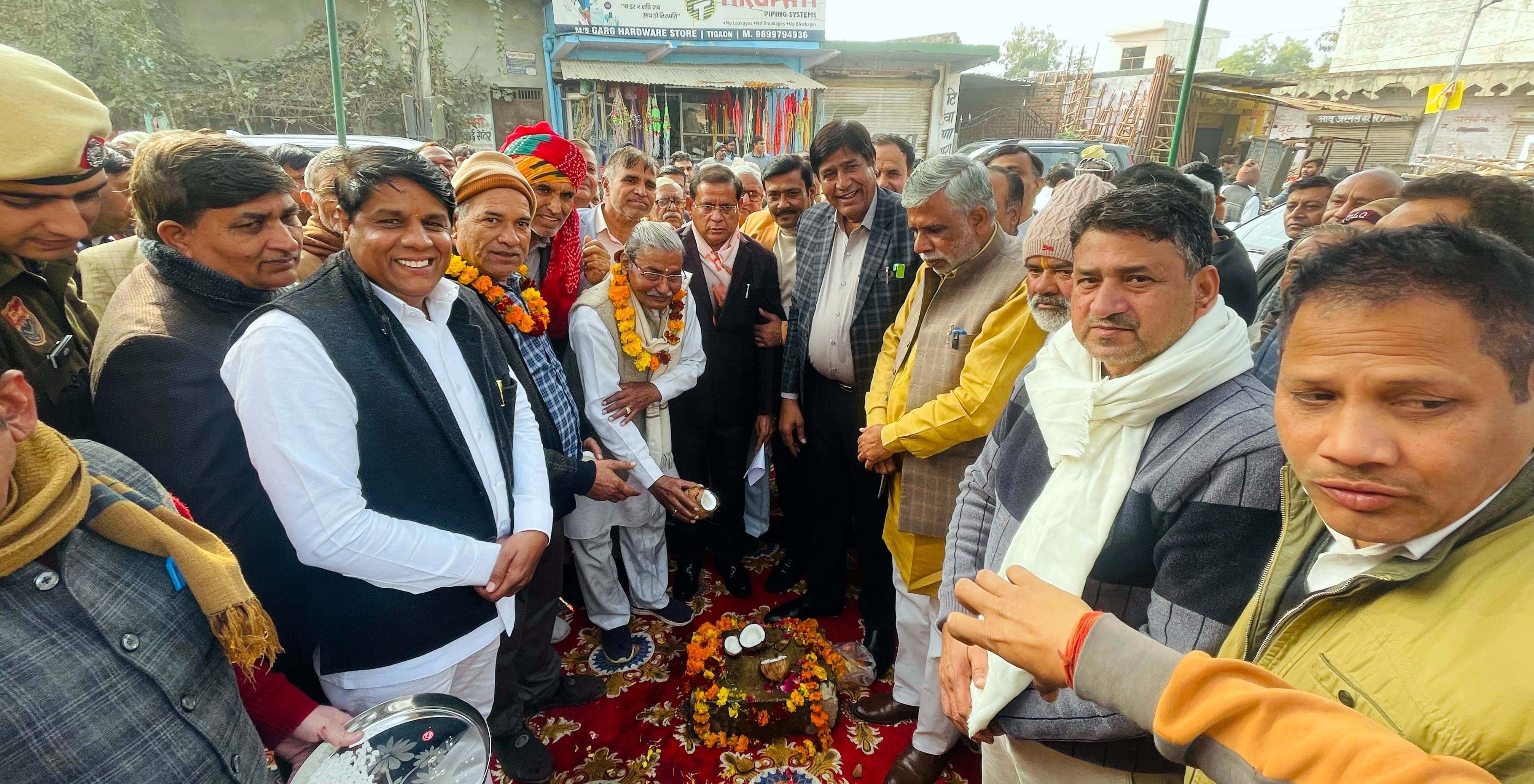 खाद्य एवं आपूर्ति मंत्री राजेश नागर विकासा कार्याे का शुभारंभ करते हुए खाद्य एवं आपूर्ति मंत्री राजेश नागर विकासा कार्याे का शुभारंभ करते हुए