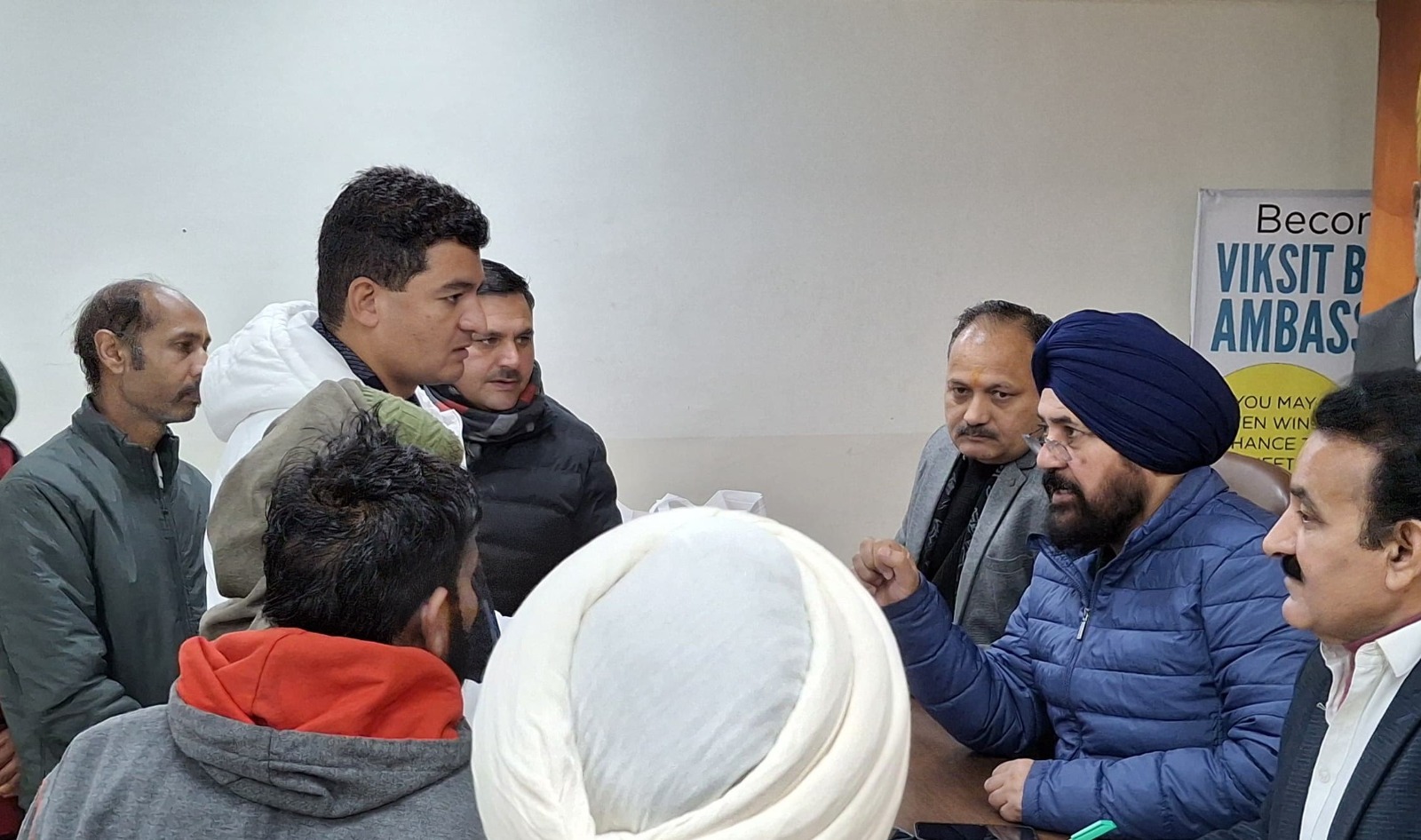 भाजपा के राष्ट्रीय सचिव एवं विधायक डॉ. नरिंदर सिंह ने जम्मू में लगाया जनता दरबार भाजपा के राष्ट्रीय सचिव एवं विधायक डॉ. नरिंदर सिंह ने जम्मू में लगाया जनता दरबार