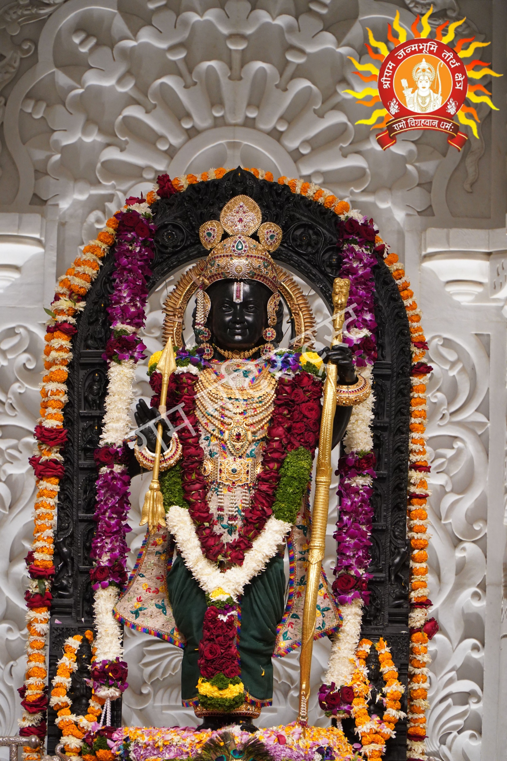 श्री राम जन्मभूमि मंदिर में राम लला को माथा टेकने पहुंचे लाखों श्रद्धालु श्री राम जन्मभूमि मंदिर में राम लला को माथा टेकने पहुंचे लाखों श्रद्धालु