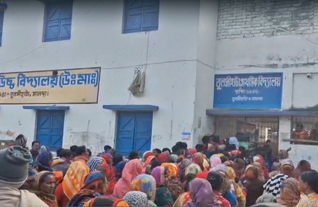 कंबल वितरण कार्यक्रम में मची अफरा-तफरी कंबल वितरण कार्यक्रम में मची अफरा-तफरी