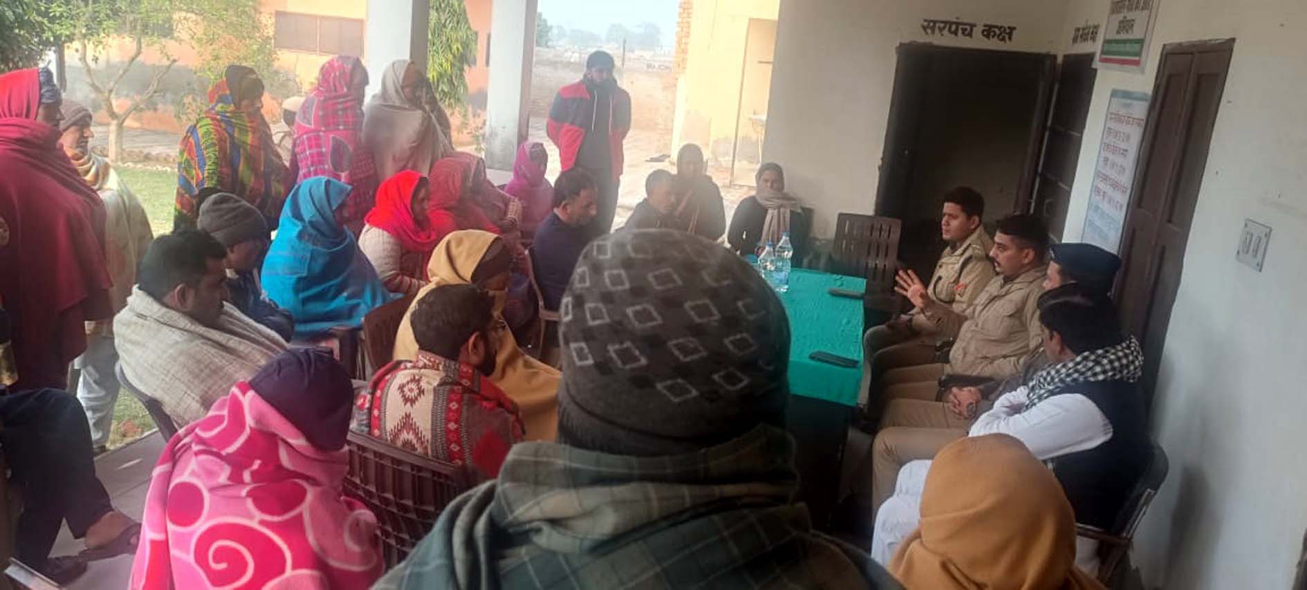 बधावड़ गांव में ग्रामीणों से बातचीत करते एएसपी डॉ. राजेश कुमार मोहन। बधावड़ गांव में ग्रामीणों से बातचीत करते एएसपी डॉ. राजेश कुमार मोहन।