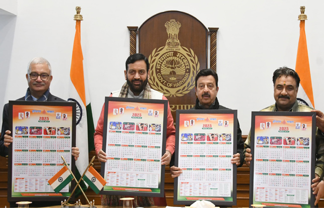 हरियाणा के मुख्यमंत्री नायब सैनी वर्ष 2025 का कैलेंडर रीलीज करते हुए हरियाणा के मुख्यमंत्री नायब सैनी वर्ष 2025 का कैलेंडर रीलीज करते हुए