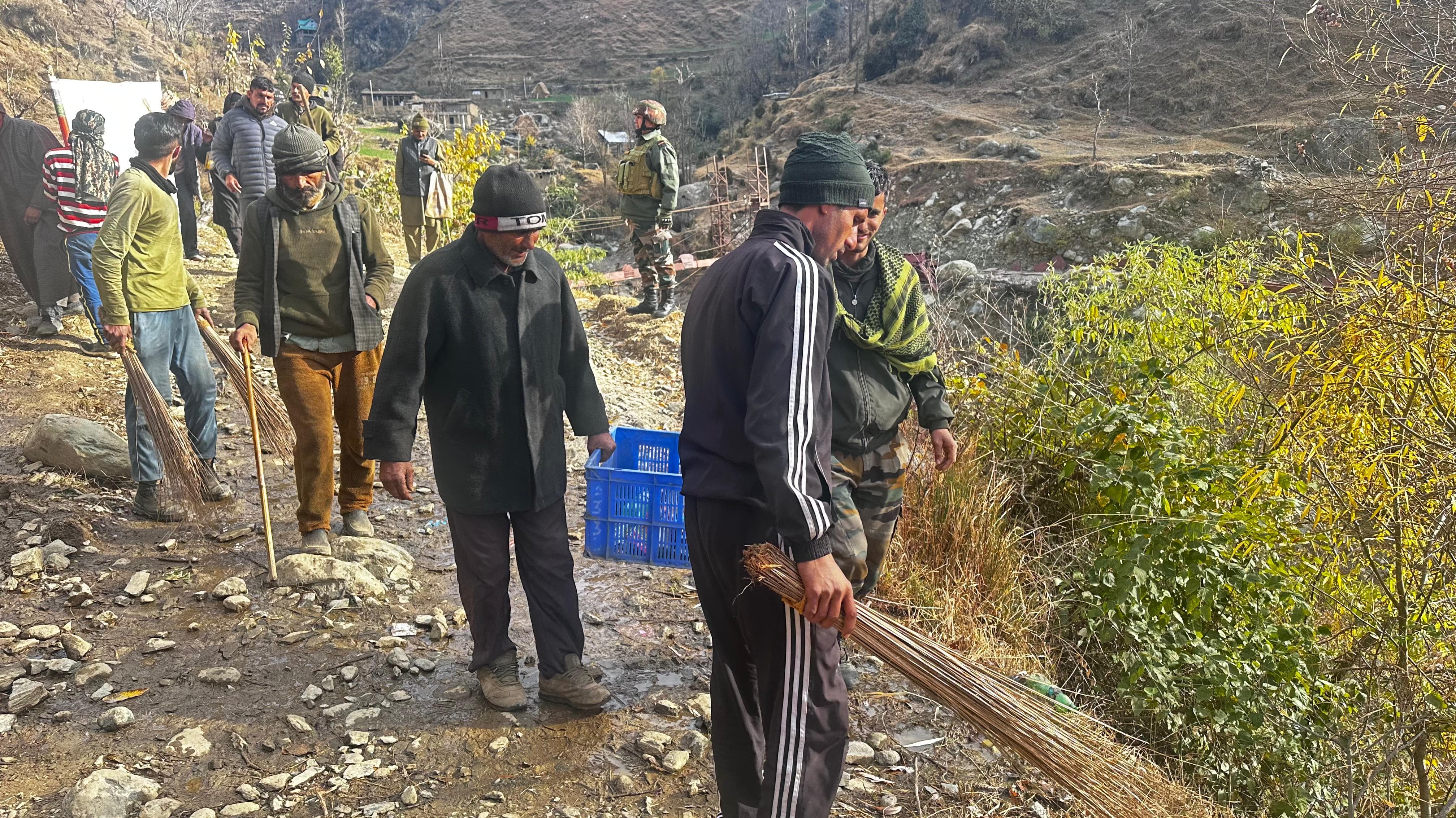 स्वच्छता अभियान चलाया स्वच्छता अभियान चलाया