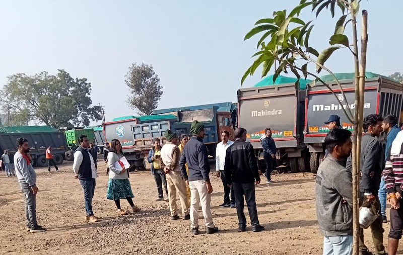 जिला प्रशासन की बड़ी कार्रवाई, खनिज का अवैध परिवहन जिला प्रशासन की बड़ी कार्रवाई, खनिज का अवैध परिवहन