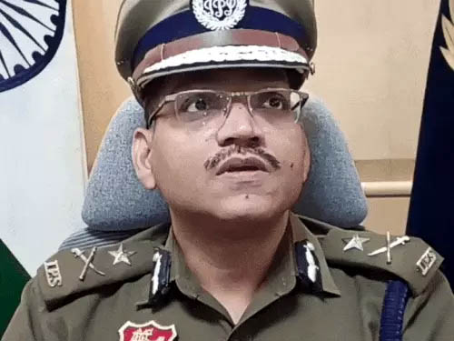 जानकारी देते फरीदाबाद के पुलिस कमिश्नर सतेंद्र कुमार गुप्ता। जानकारी देते फरीदाबाद के पुलिस कमिश्नर सतेंद्र कुमार गुप्ता।