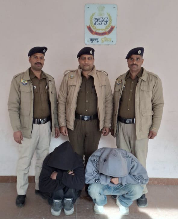 चरस के साथ