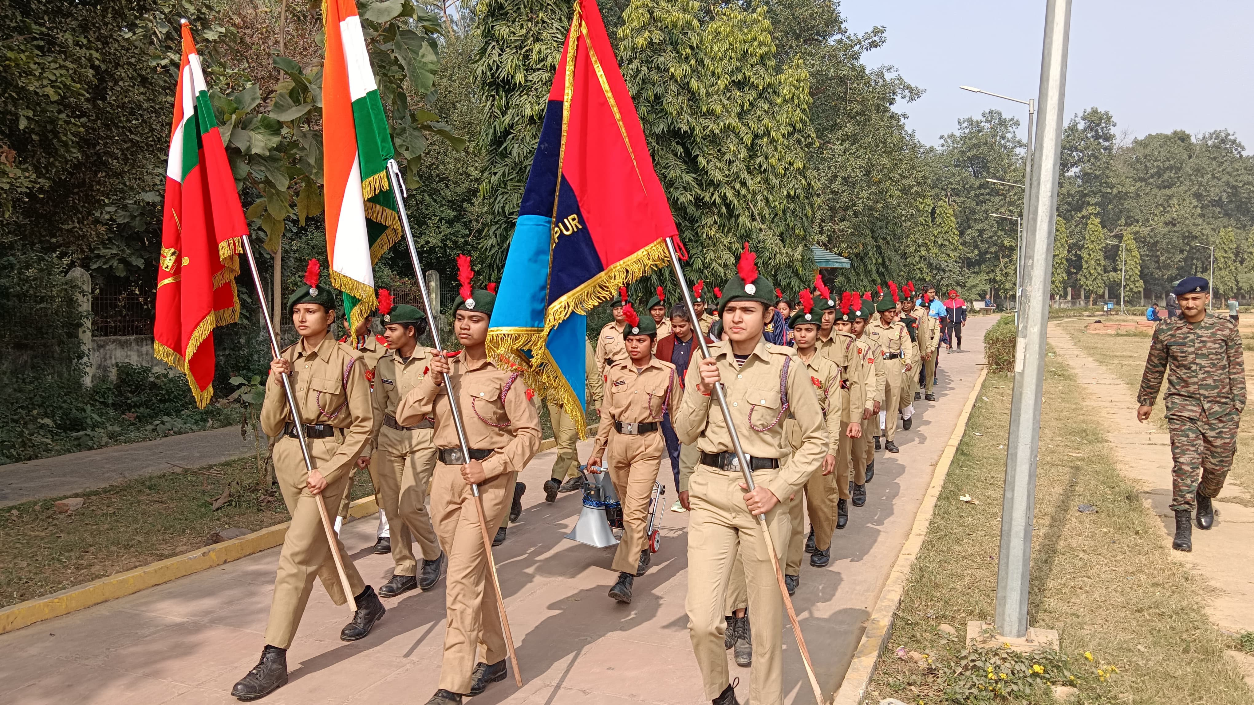 कार्यक्रम में शामिल एनसीसी कैडेट्स