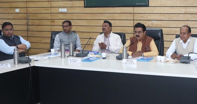 जिला विकास समन्वय और निगरानी समिति की बैठक जिला विकास समन्वय और निगरानी समिति की बैठक