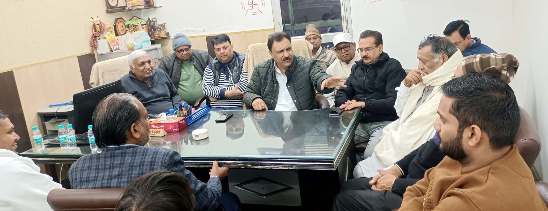 व्यापार मंडल के प्रांतीय अध्यक्ष बजरंग गर्ग व्यापारी प्रतिनिधियों को संबोधित करते हुए। व्यापार मंडल के प्रांतीय अध्यक्ष बजरंग गर्ग व्यापारी प्रतिनिधियों को संबोधित करते हुए।