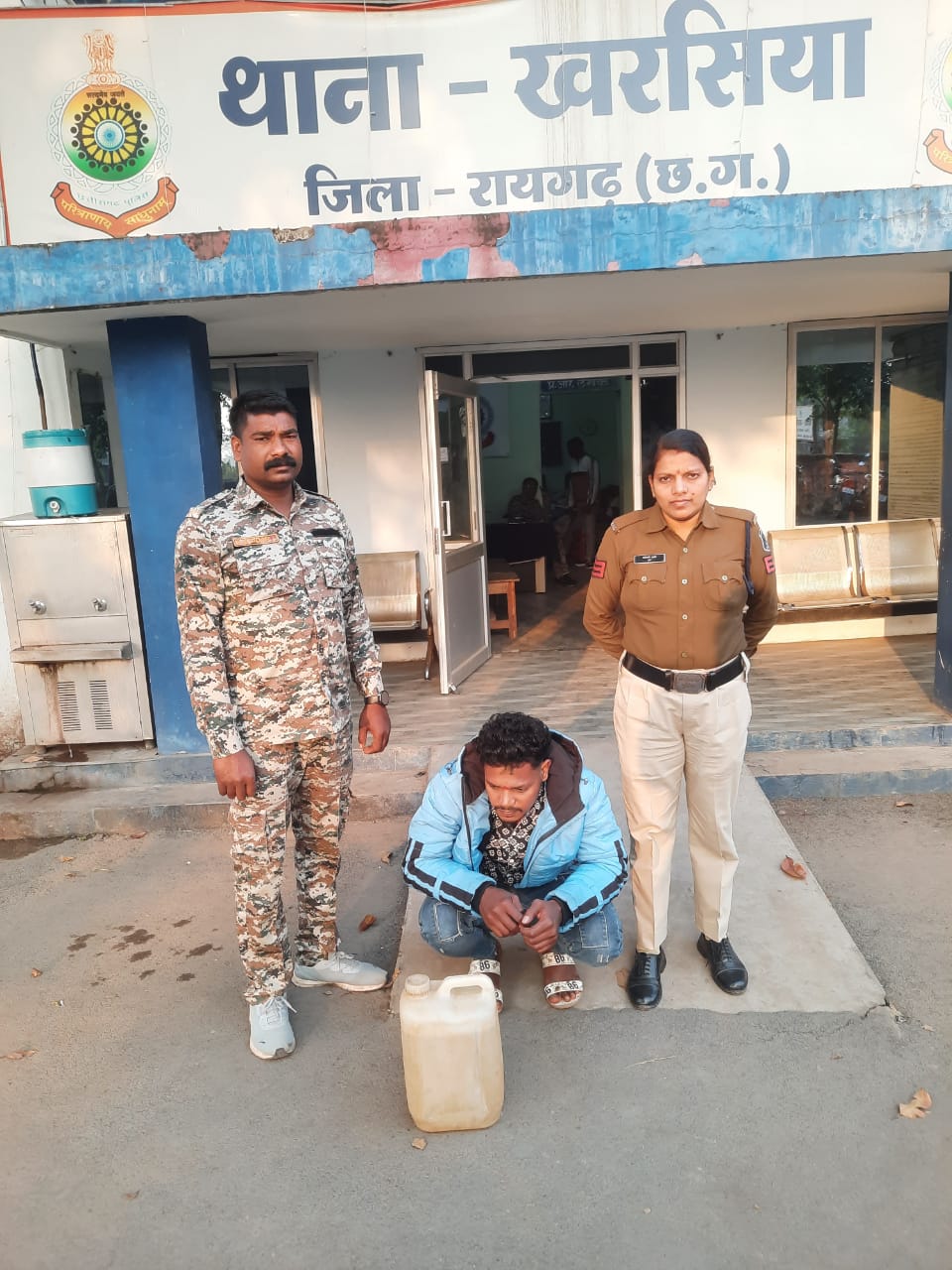 पुलिस के गिरफ्त में आरोपी