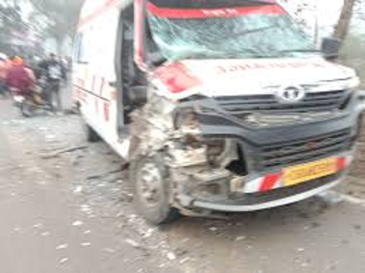 ओवरटेक कर रही यात्री बस की जननी एक्सप्रेस से टक्कर ओवरटेक कर रही यात्री बस की जननी एक्सप्रेस से टक्कर