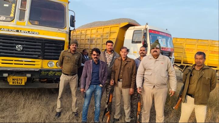 ग्वालियरः गिट्टी के अवैध परिवहन में लिप्त पाँच ट्रक जब्त ग्वालियरः गिट्टी के अवैध परिवहन में लिप्त पाँच ट्रक जब्त