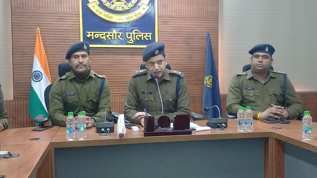 महिला के प्रेमी ने ही महिला को उतारा था मौत के घाट, लेनदेन का मामला भी आया सामने महिला के प्रेमी ने ही महिला को उतारा था मौत के घाट, लेनदेन का मामला भी आया सामने